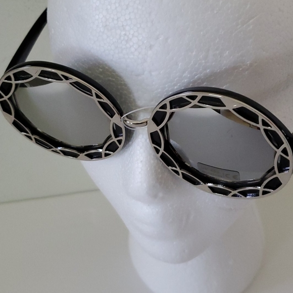 Accessories - 🆕️ Fashion Forward Oversized Round Sunglasses